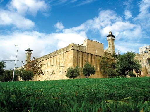 Masjid Ibrahim Makam Nabi Ibrahim, Ishaq, Yakub dan Yusuf di Hebron Palestina